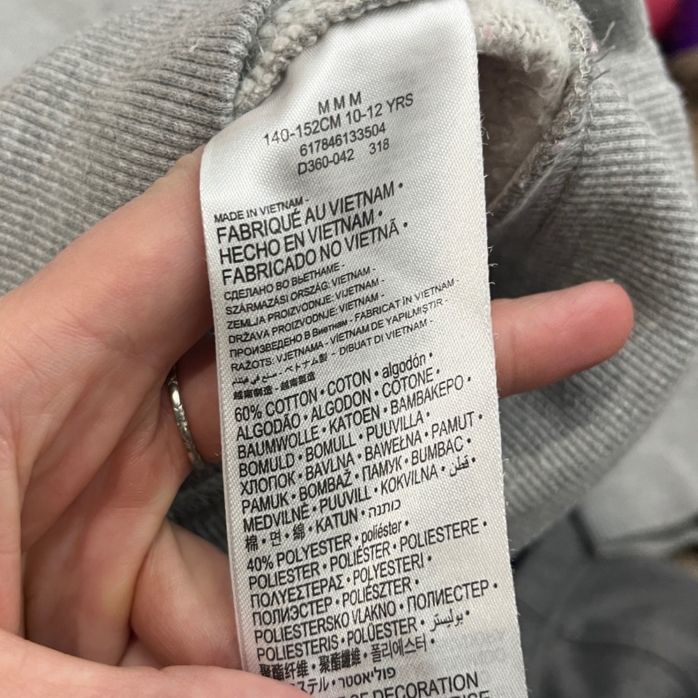RARE Levi’s x Hello Kitty Gray Sweatshirt Sz M - Picture 9 of 10